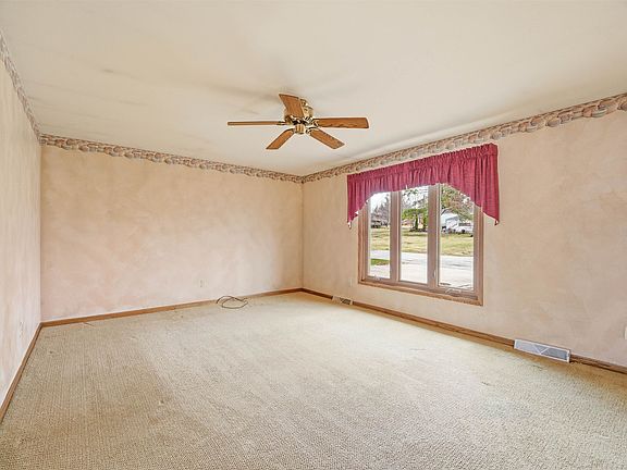 2nd image of 321 Superior St