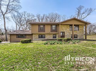7221 Red Oak Dr, Crystal Lake, IL 60012