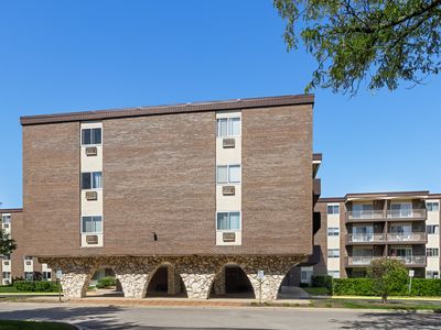 1311 S Finley Rd APT 205, Lombard, IL, 60148