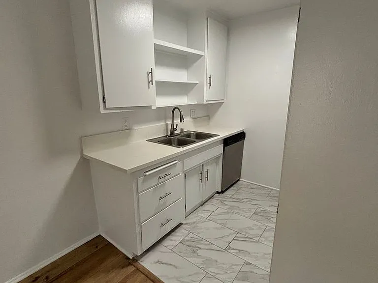 334 S. Hobart Blvd — Photo 15