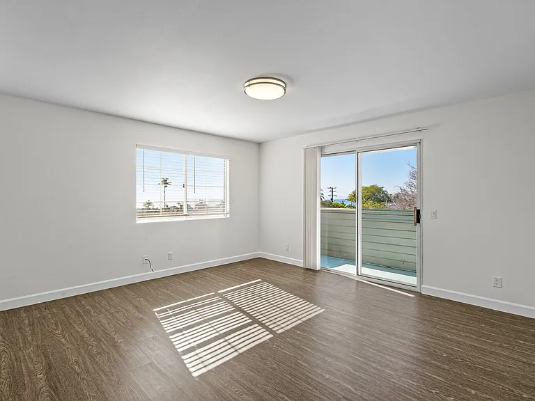 Summer House Apartments — Photo 23