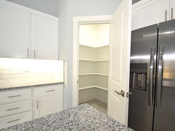 5th image of 1840 Garnet Ave