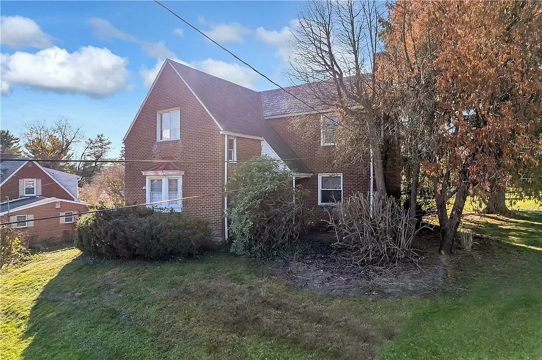 4 Greenwood Dr photo 1