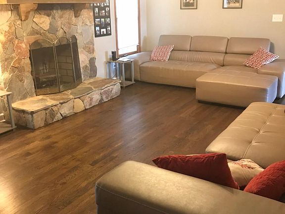 3rd image of 3121 Lakeside Cir