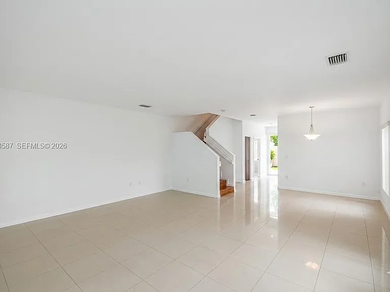 2780 SW 33rd Ave — Photo 3