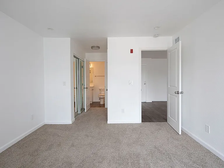 Mission Pacific Apartments — Photo 116