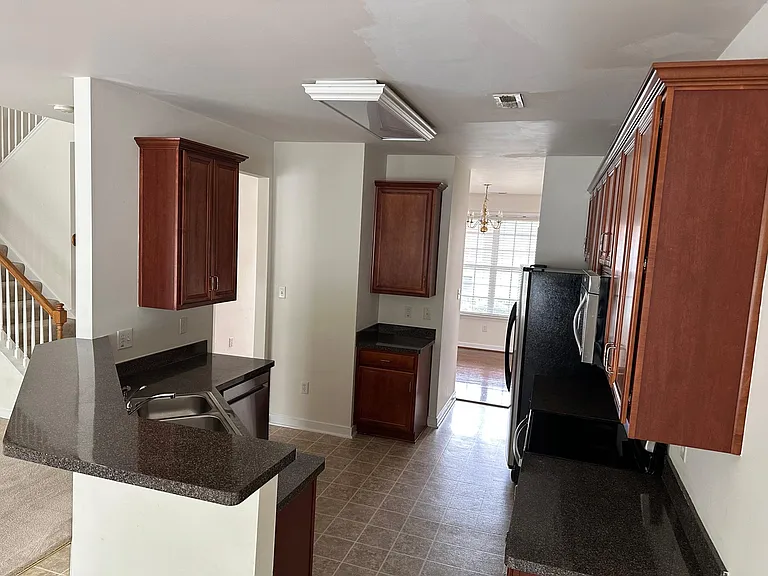 837 Parkland Pl — Photo 9