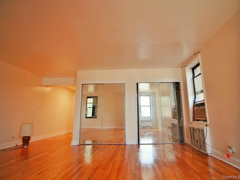 8830 182nd St #3E — Photo 4