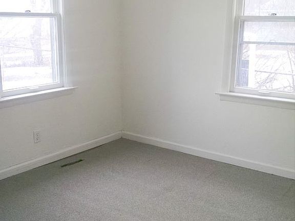 5th image of 2327 Warren Ave