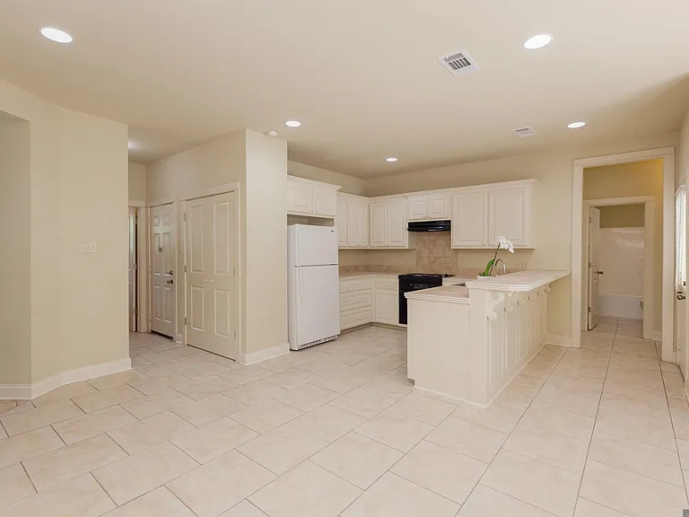 9319 Boone Dr — Photo 8