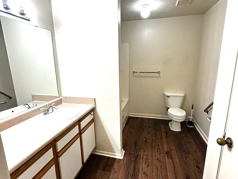 2526 Dartmouth St #111 — Photo 8