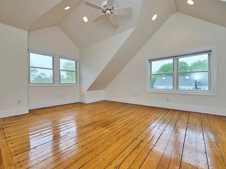 16 Indiana Ter — Photo 20