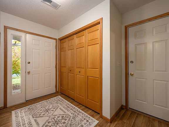 5th image of 749 Pondhurst Cir