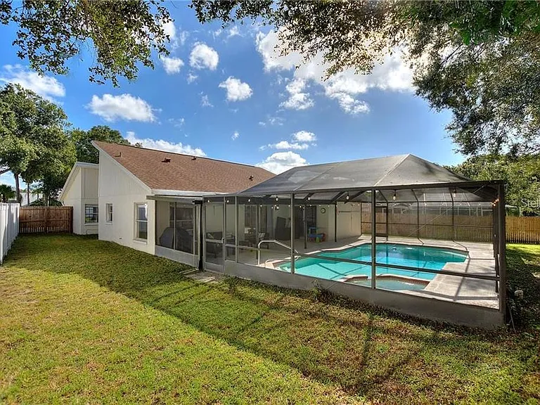 3662 Chatham Dr — Photo 8
