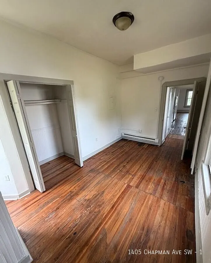 1 Bedroom 1 Bath apartment Located in Southwest Roanoke — Photo 2