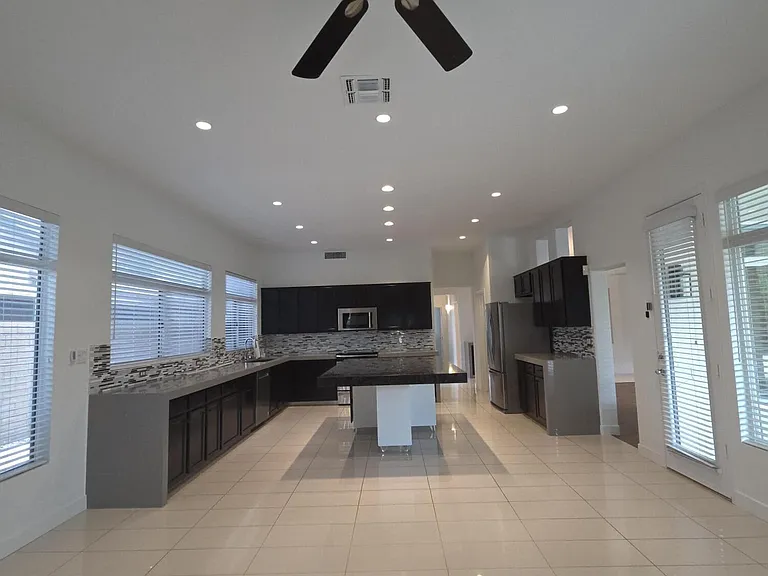 15026 N 54th Pl — Photo 3