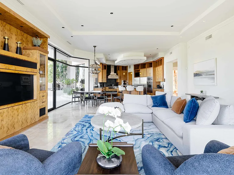 7451 N Las Brisas Ln — Photo 3
