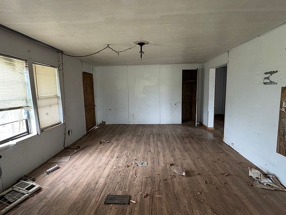 5th image of 405 Munson Dr