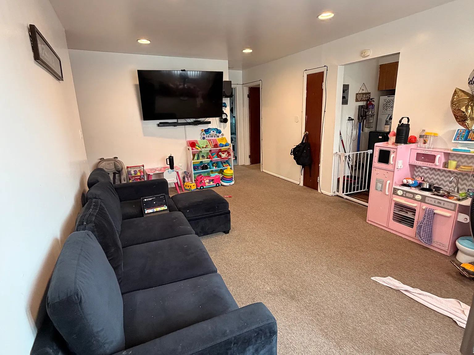 2 bed, $1,900 — Photo 2
