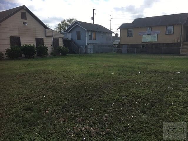 1st image of 3811 Winnie St