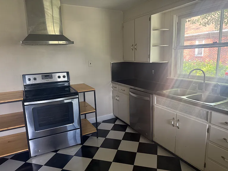 126 W York St — Photo 5
