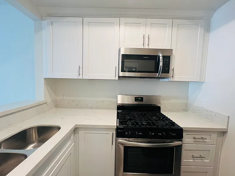 11738 Mayfield Ave #104 — Photo 14