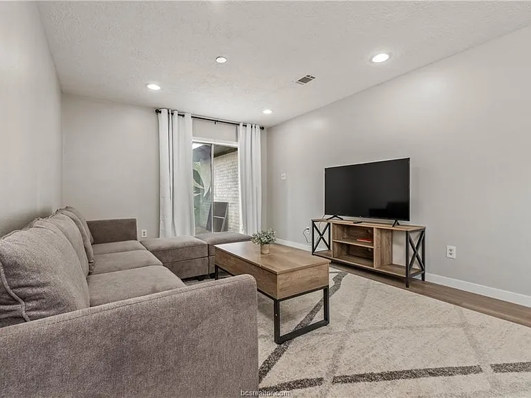 3410 Leon St #A — Photo 13