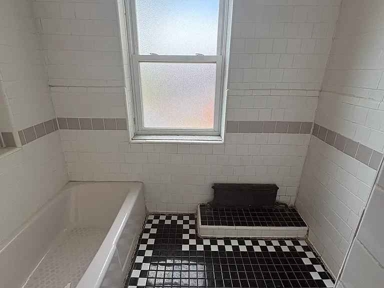 5813 Bartlett St #3 — Photo 8