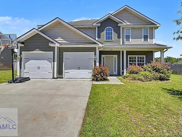 390 Fairview Cir — Photo 1