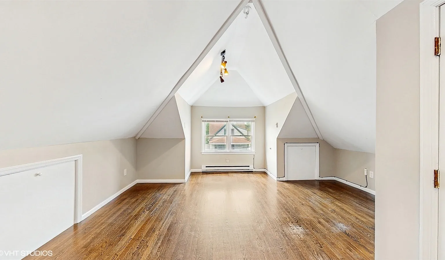 1 bed, 800 sqft, $1,800 — Photo 1
