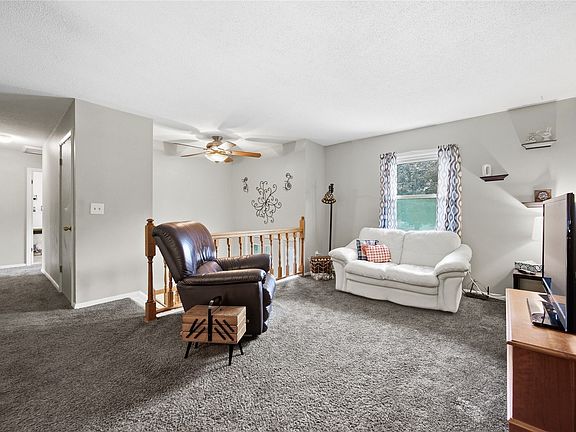 4th image of 518 Windsor Dr