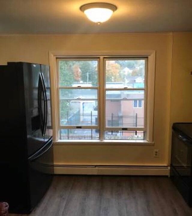 1st image of 31 S Stone Ave