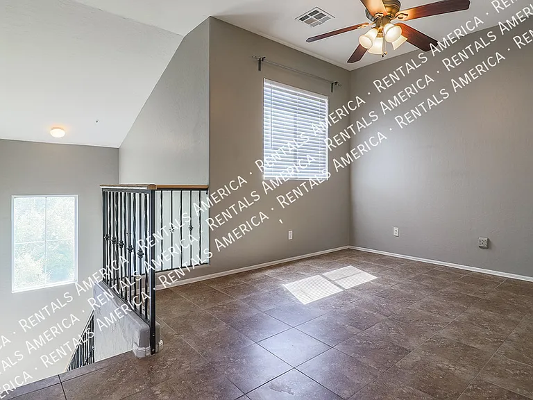 747 N Port Dr — Photo 17