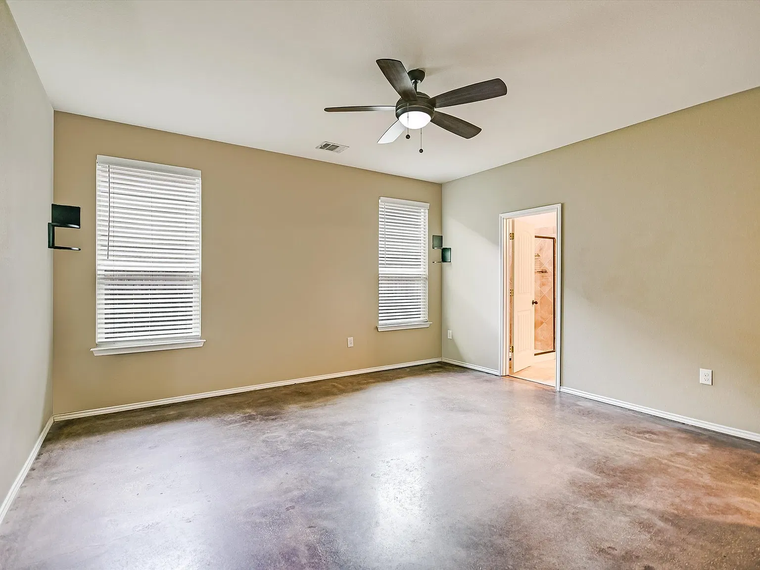 4 bed, 2797 sqft, $2,850 — Photo 3
