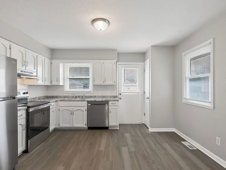1802 SW Sunset Ave — Photo 5