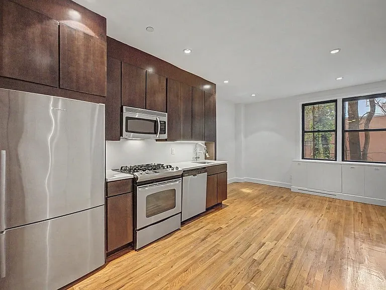 156 Prince St #2B — Photo 2