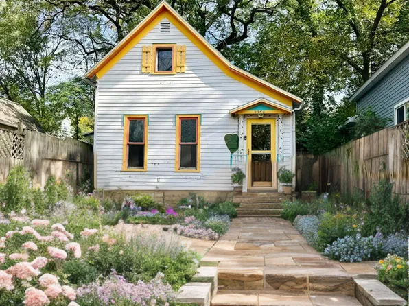 1560 Forrest Ave NE, Grand Rapids, MI 49505