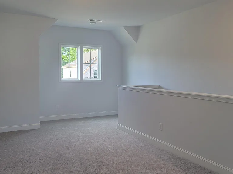 131 Lynnridge Dr — Photo 6
