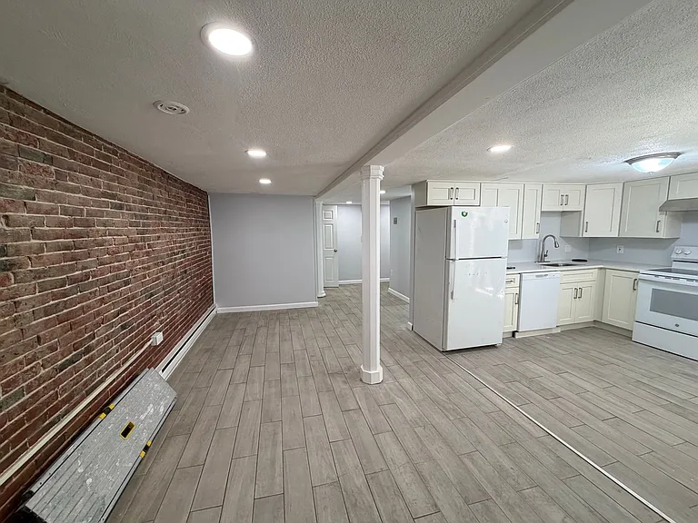 33 Chelsea St #B — Photo 1