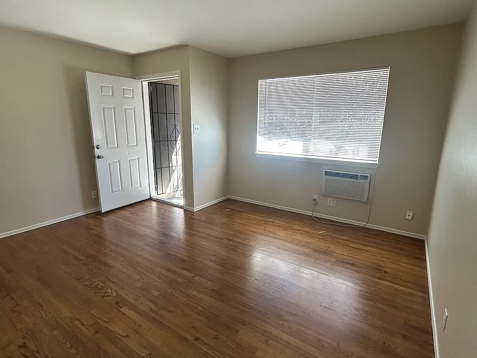 2020 Linden St