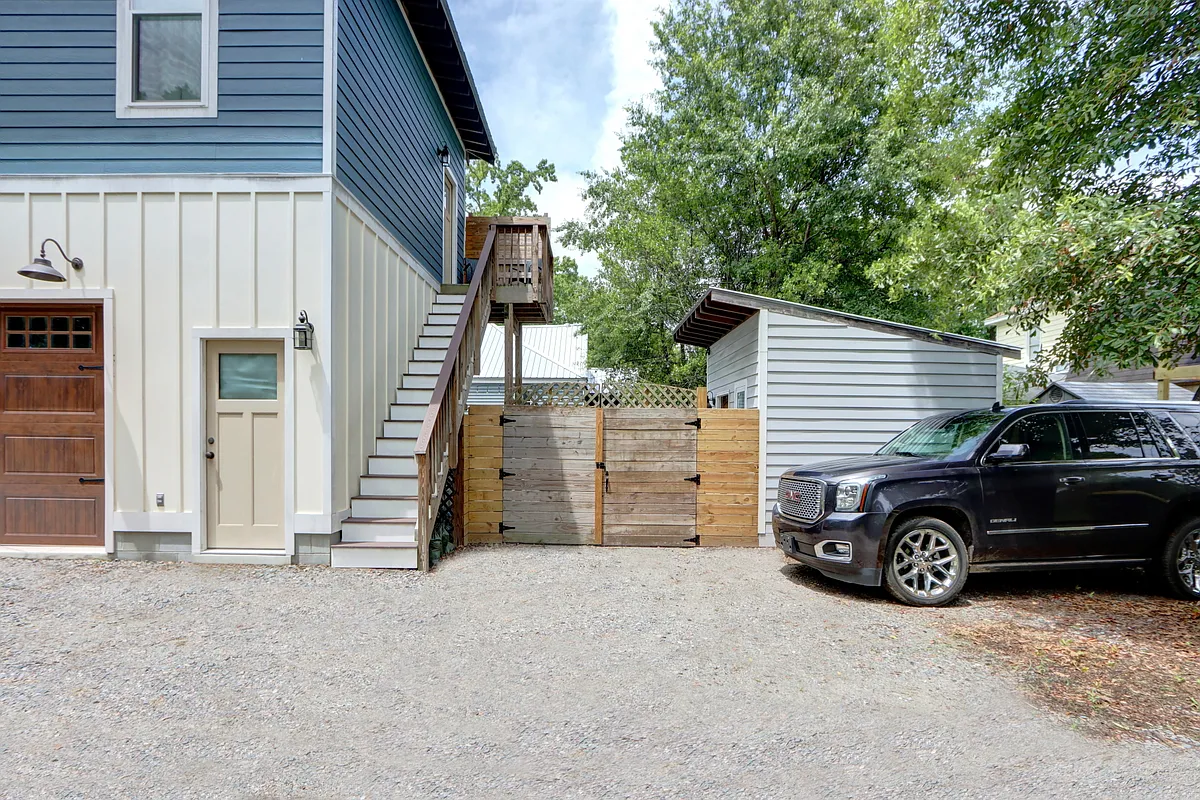 Building Photo - 715 E Park Ave #2