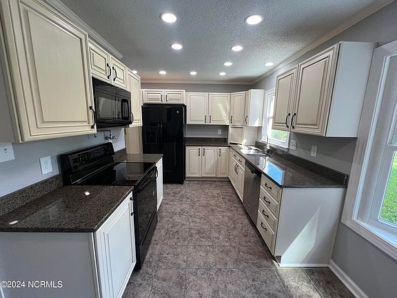 3rd image of 114 Carriage Drive