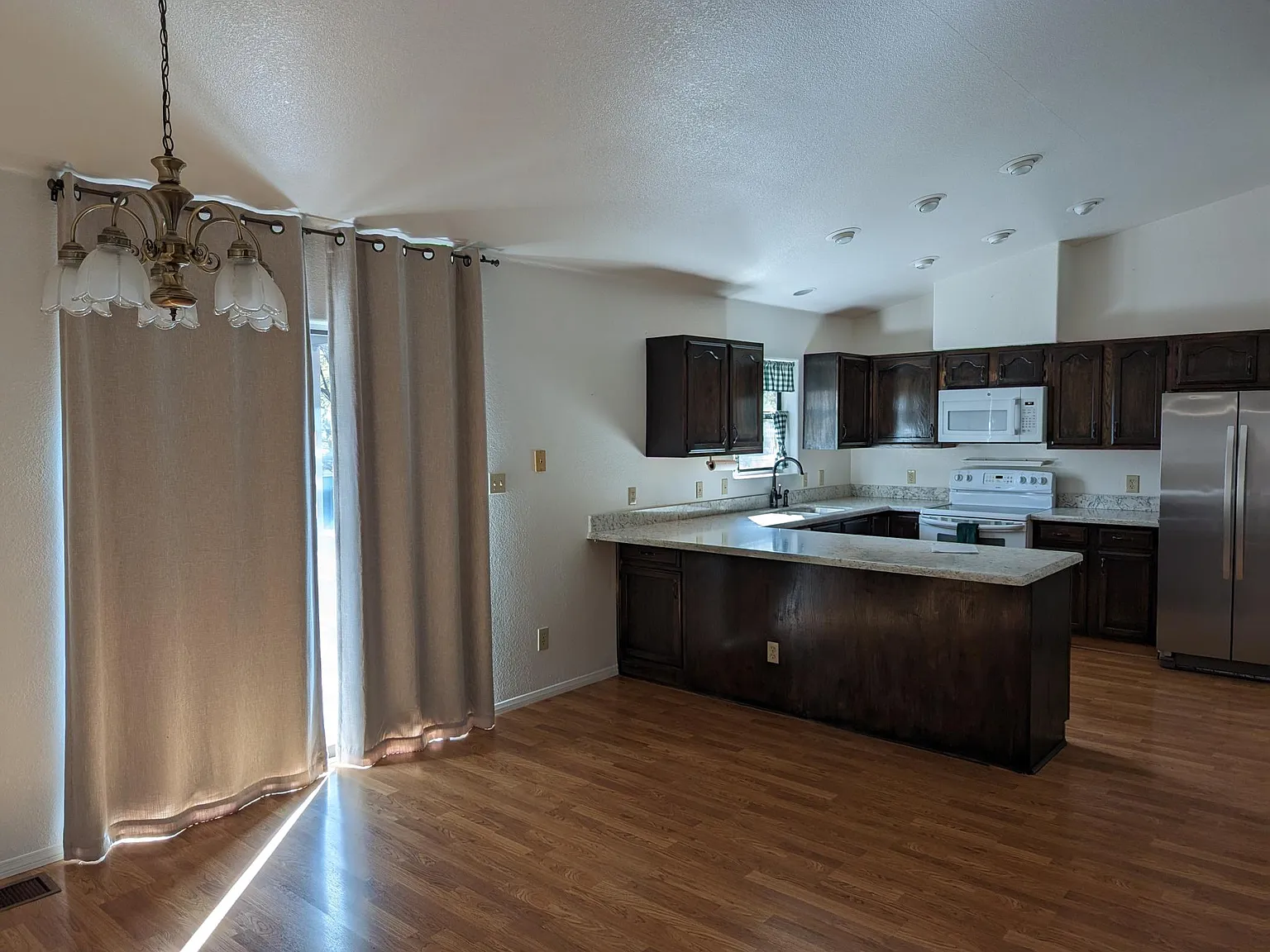 3 bed, 1504 sqft, $2,400 — Photo 3