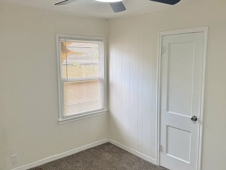 1002 S Hickory St — Photo 7