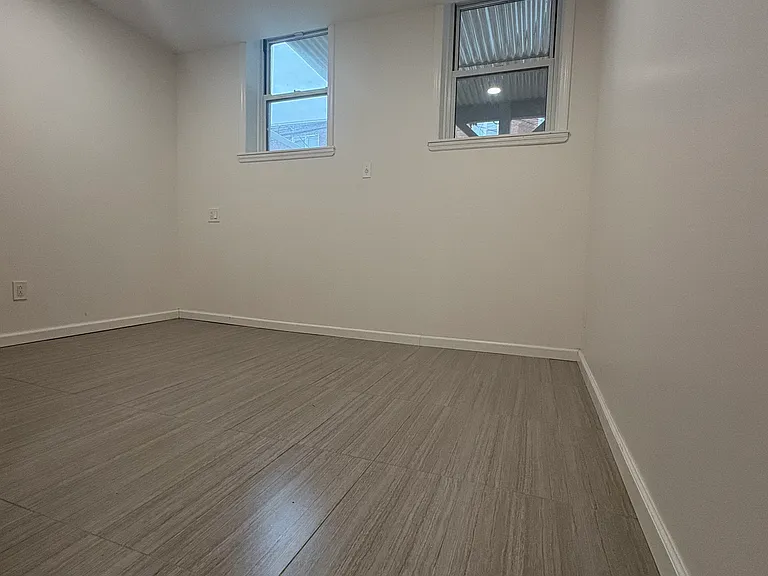 2127 E 33rd St #1 — Photo 6
