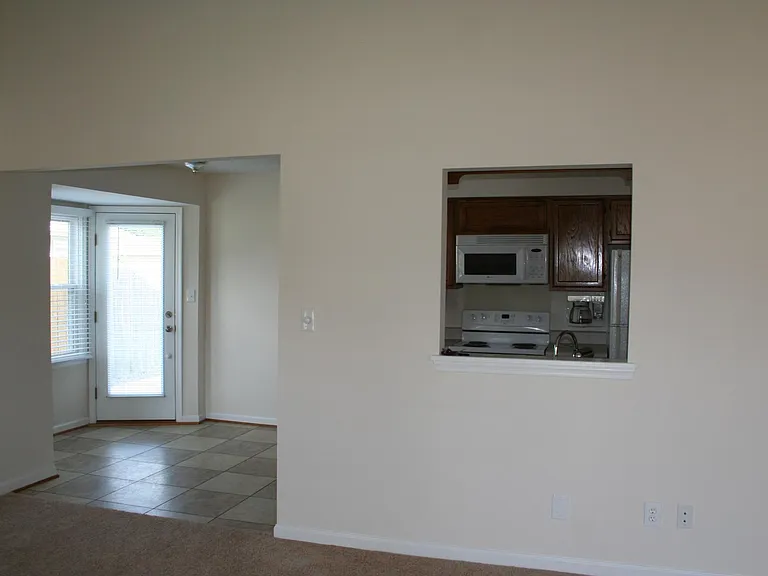 5520 Landings Crst — Photo 4