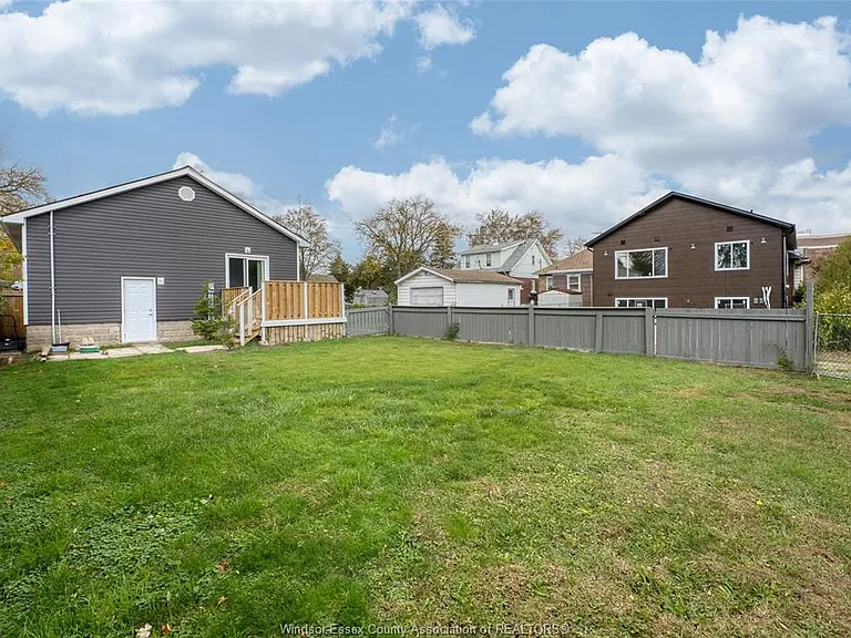 2226 Mercer St — Photo 34