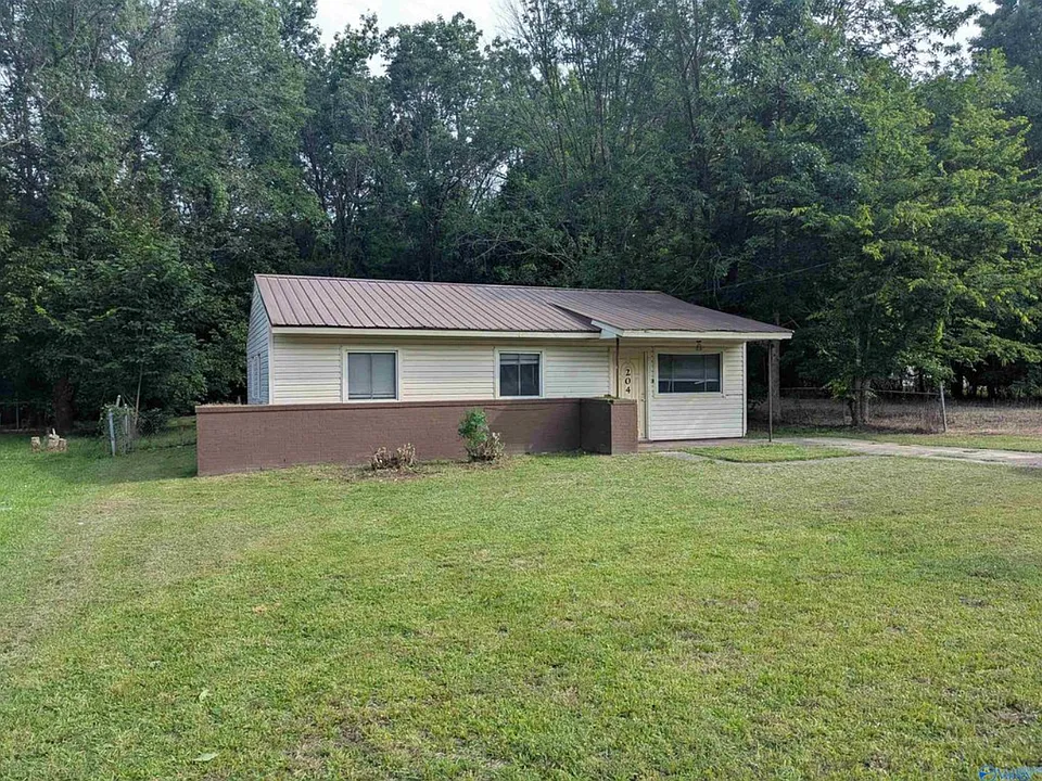 204 Carolyn Ln