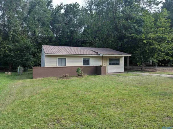 204 Carolyn Ln, Gadsden, AL 35901