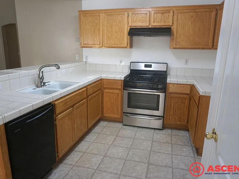 4216 Almond Grove Ln — Photo 6